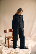 Load image into Gallery viewer, Tailored suit jacket silk/linen black