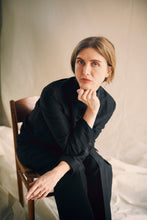 Load image into Gallery viewer, Tailored suit jacket silk/linen black
