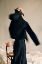 Load image into Gallery viewer, Tailored suit jacket silk/linen black