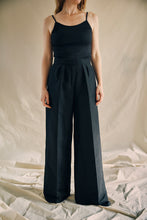 Load image into Gallery viewer, Tailored wide trousers silk/linen black
