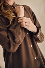 Load image into Gallery viewer, Signature silk shirt creme/brown/black
