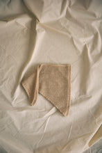 Load image into Gallery viewer, Alpaca triangle scarf beige - small