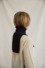 Load image into Gallery viewer, Merino wool turtle neck collar black
