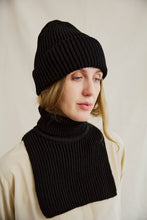 Load image into Gallery viewer, Merino wool beanie black