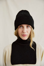 Load image into Gallery viewer, Merino wool beanie black