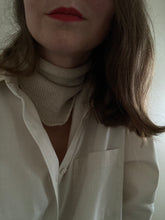 Load image into Gallery viewer, Alpaca triangle scarf beige - small