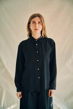 Load image into Gallery viewer, Signature silk shirt - black