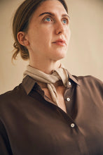 Load image into Gallery viewer, Alpaca triangle scarf beige - small