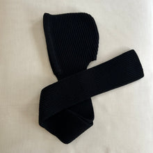 Load image into Gallery viewer, Wool hooded scarf - black