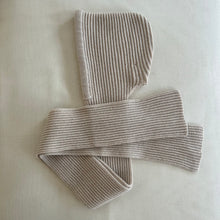 Load image into Gallery viewer, Wool hooded scarf - beige