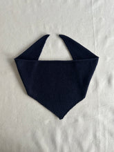 Load image into Gallery viewer, Wool triangle scaf navy blue - small