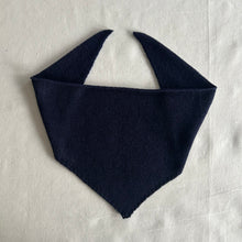 Load image into Gallery viewer, Wool triangle scaf navy blue - small