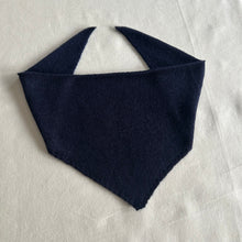 Load image into Gallery viewer, Wool triangle scaf navy blue - small