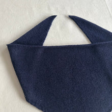 Load image into Gallery viewer, Wool triangle scaf navy blue - small