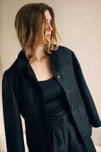 Load image into Gallery viewer, Tailored suit jacket silk/linen black
