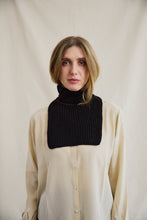 Load image into Gallery viewer, Merino wool turtle neck collar black
