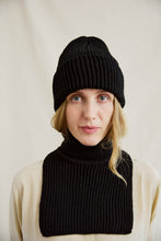 Load image into Gallery viewer, Merino wool beanie black
