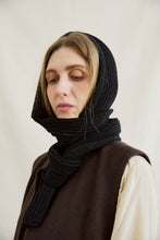 Load image into Gallery viewer, Merino wool hooded scarf black

