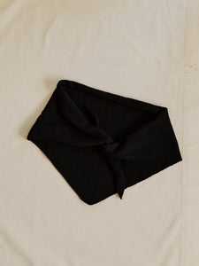 Merino wool triangle scarf black
