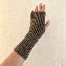 Load image into Gallery viewer, Wool wrist warmers - brown
