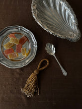 Load image into Gallery viewer, Decorative plate
