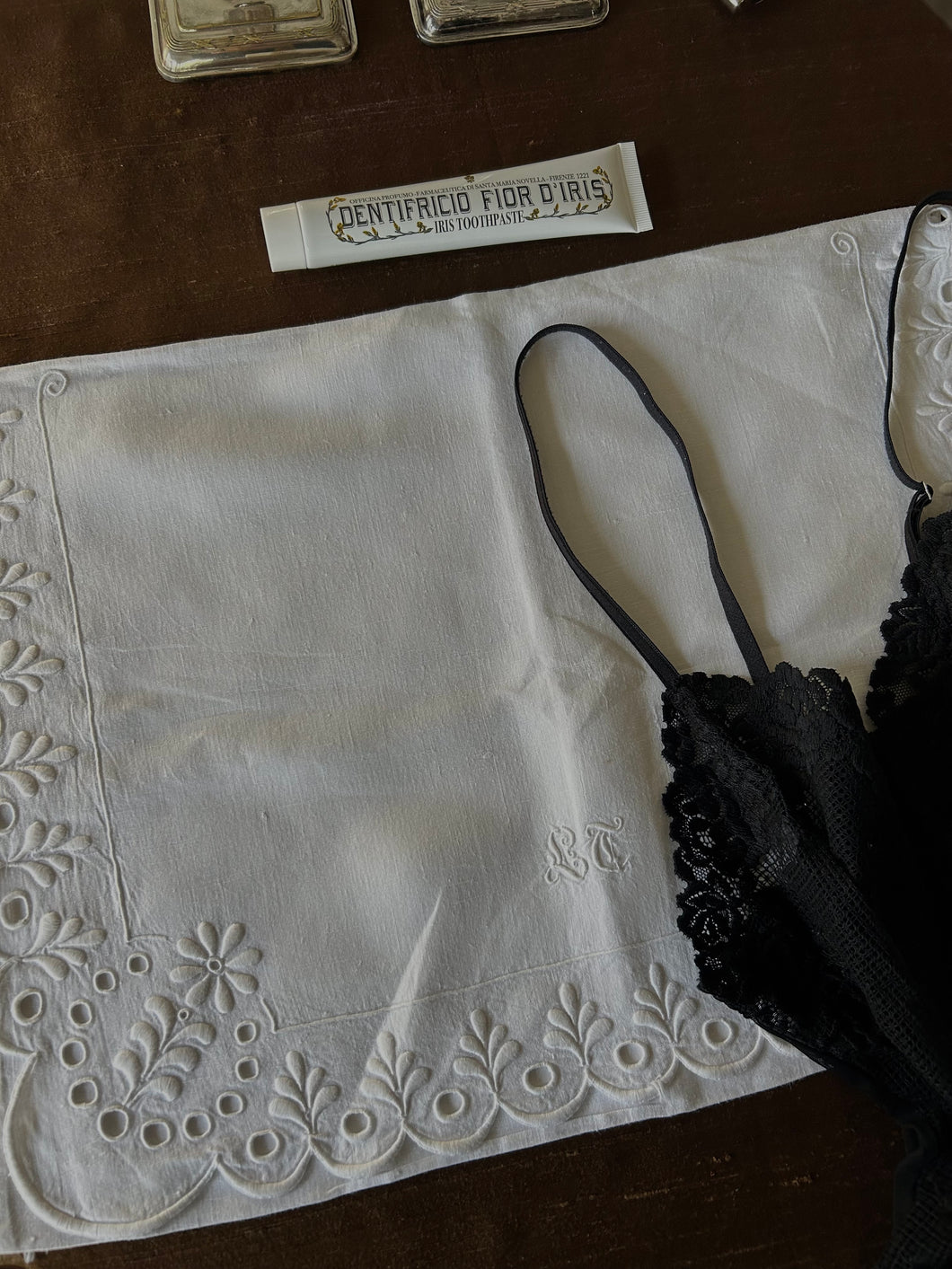 Travel bag with hemstitch