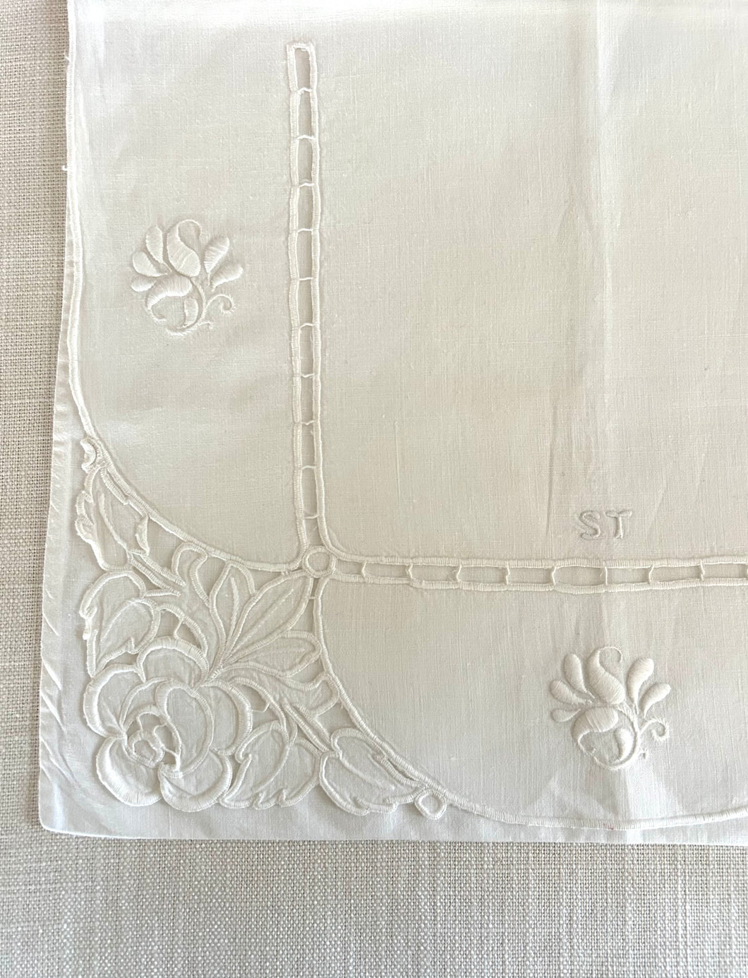 Travel bag with hemstitch