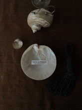 Load image into Gallery viewer, Decoration Tray, mother-of-pearl
