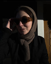 Load image into Gallery viewer, Wool hooded scarf - brown
