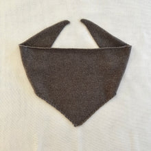 Load image into Gallery viewer, Wool triangle scarf brown - small
