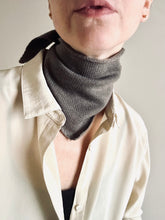 Load image into Gallery viewer, Wool triangle scarf brown - small
