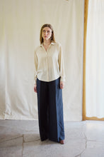 Load image into Gallery viewer, Tailored wide trousers silk/linen black
