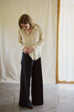 Load image into Gallery viewer, Tailored wide trousers silk/linen black
