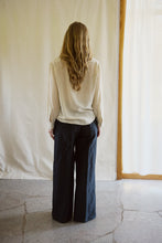 Load image into Gallery viewer, Tailored wide trousers silk/linen black
