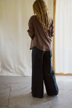 Load image into Gallery viewer, Tailored wide trousers silk/linen black
