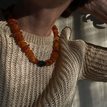 Load image into Gallery viewer, AMBER NECKLACE
